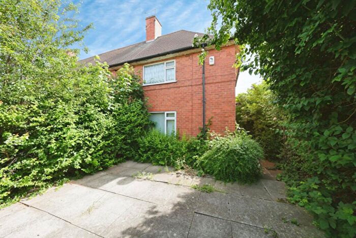 3 Bedroom Terraced House For Sale In Amesbury Circus, Nottingham, NG8