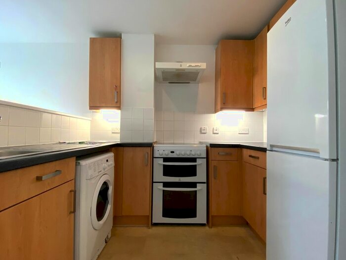 2 Bedroom Flat To Rent In Grover Close, Hemel Hempstead, HP2