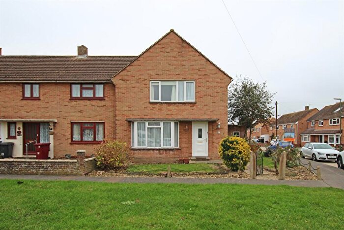 3 Bedroom Semi-Detached House To Rent In Barlow Road, Chichester, PO19