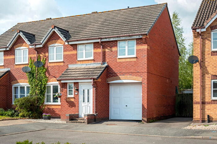 3 Bedroom Semi-Detached House For Sale In Thistle Bank, East Leake, LE12