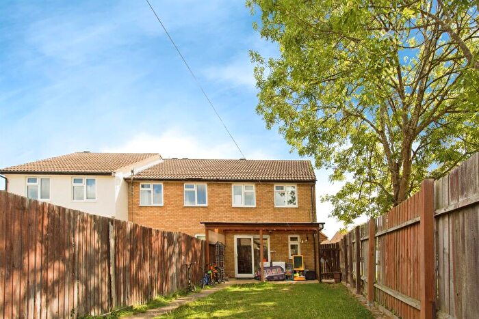3 Bedroom End Of Terrace House For Sale In Armitage Way, Cambridge, CB4