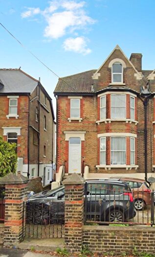 1 Bedroom Flat To Rent In Maidstone Road, Chatham, ME4