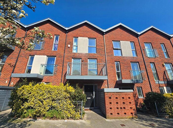 3 Bedroom Town House To Rent In Oswald Road, Woolston, SO19