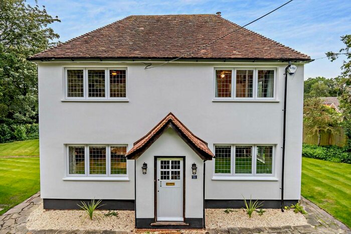 4 Bedroom Detached House For Sale In Goring Heath, Reading, Oxfordshire, RG8