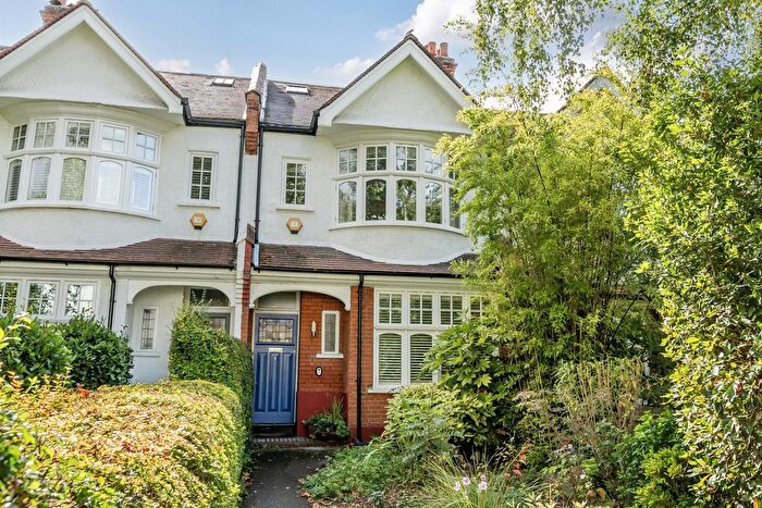 4 Bedroom Detached House For Sale In Lordship Lane, London, SE22
