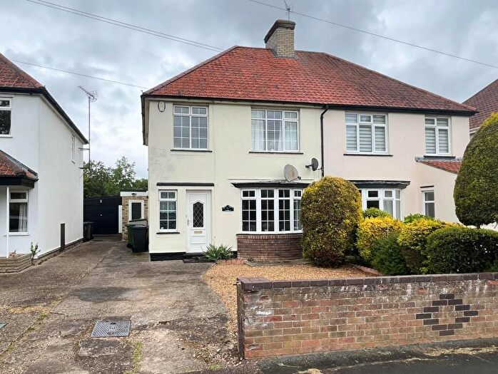 4 Bedroom Semi-Detached House For Sale In Kings Hedges Road, Cambridge, CB4