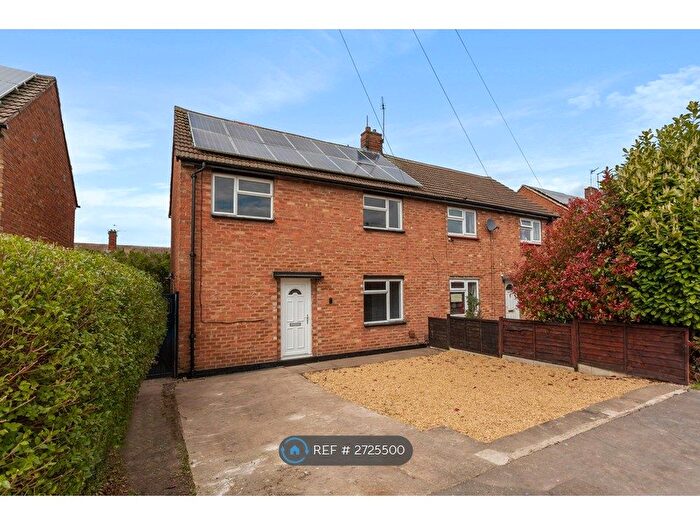 3 Bedroom Semi-Detached House To Rent In Friars Crescent, Newark, NG24