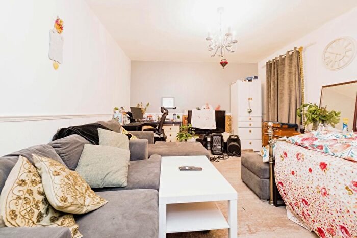 1 Bedroom Flat For Sale In Moore Crescent, Dagenham, Essex, RM9