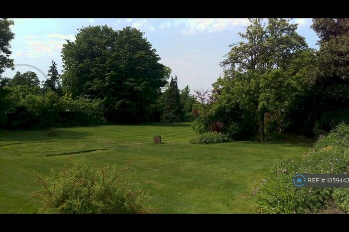 5 Bedroom Semi-Detached House To Rent In The Mount, Wembley, HA9