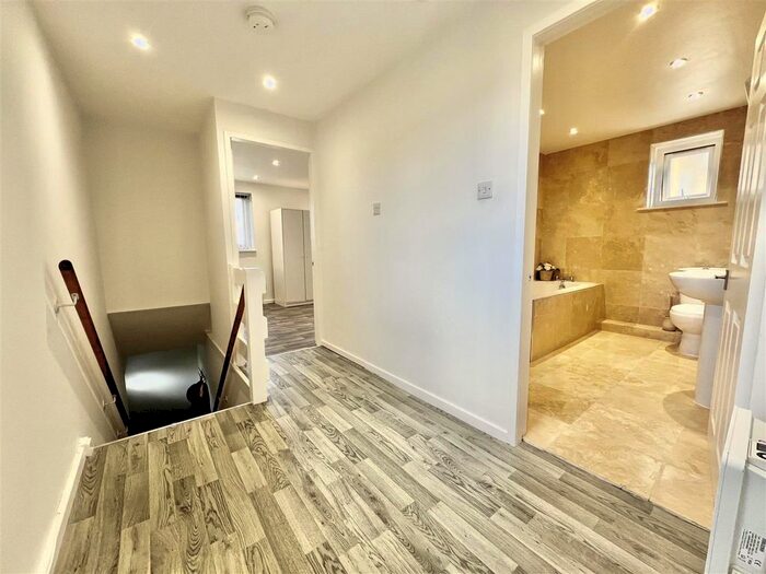 1 Bedroom Flat To Rent In Carlton Place, Leeds, LS7