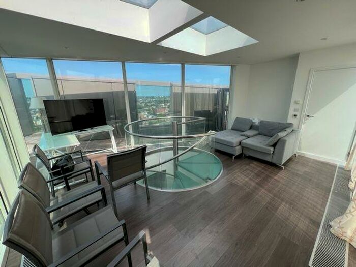 2 Bedroom Penthouse To Rent In Saffron Square, Croydon, London, CR0