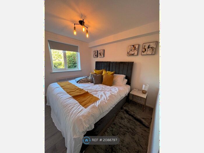1 Bedroom Flat To Rent In Redford Close, Feltham, TW13