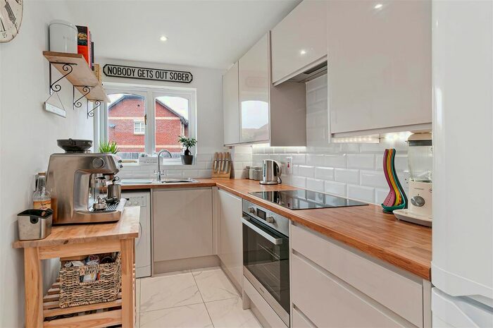 1 Bedroom Flat To Rent In The Ridings, Paddock Wood, Tonbridge, TN12