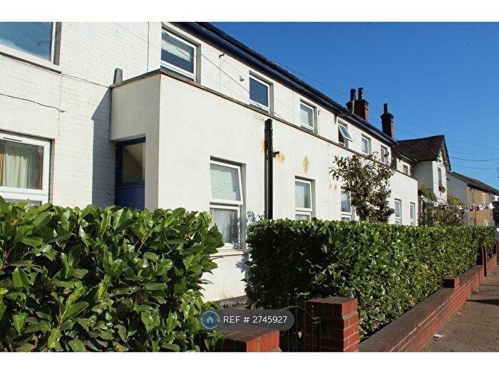 6 Bedroom Flat To Rent In Hawks Road, Kingston Upon Thames, KT1