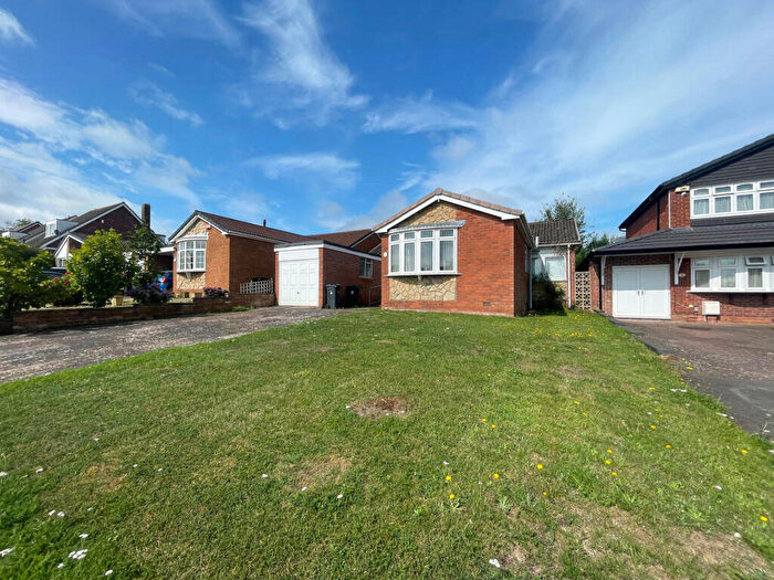 3 Bedroom Bungalow For Sale In Lowe Drive, Sutton Coldfield, West Midlands, B73