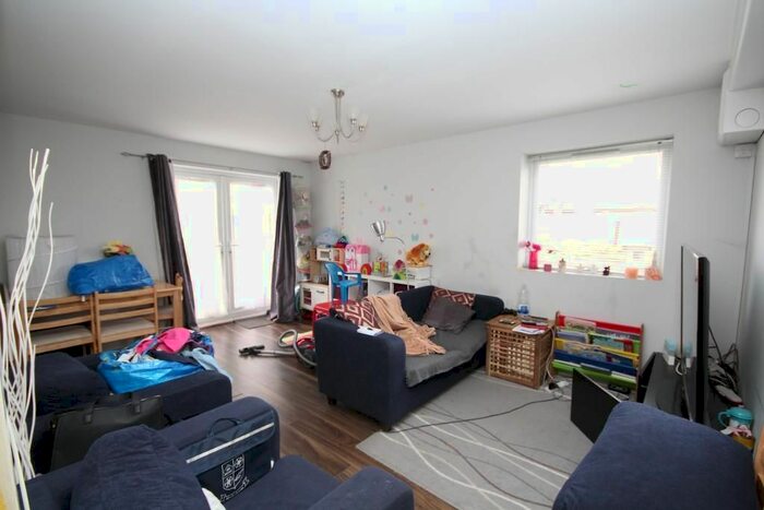 2 Bedroom Flat To Rent In Hazelwood Court, Neasden, London NW10