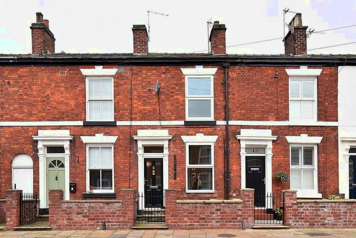 2 Bedroom House To Rent In High Street, SK11