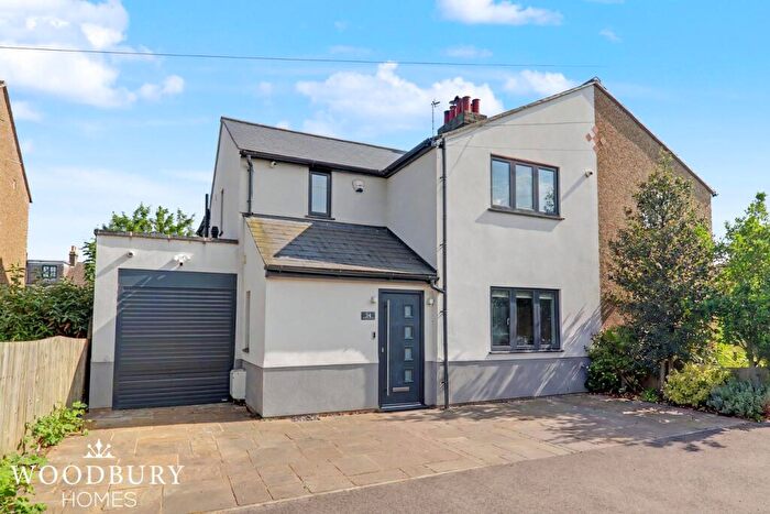 3 Bedroom Semi-Detached House For Sale In Pretoria Road, Chingford, E4