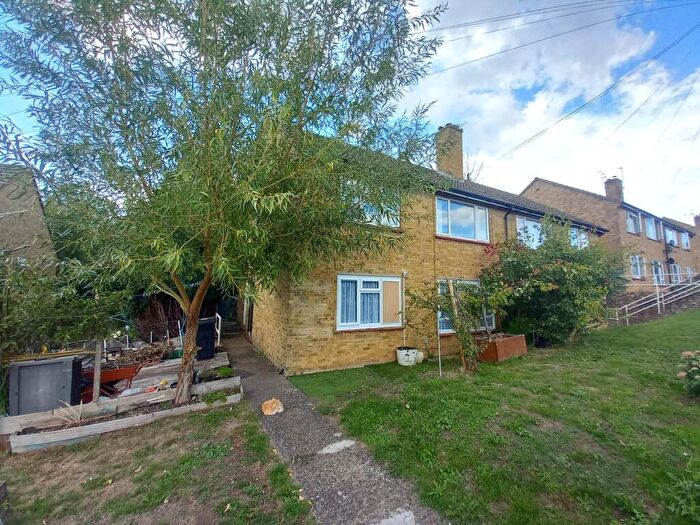 1 Bedroom Flat To Rent In Dickens Road, Maidstone, ME14