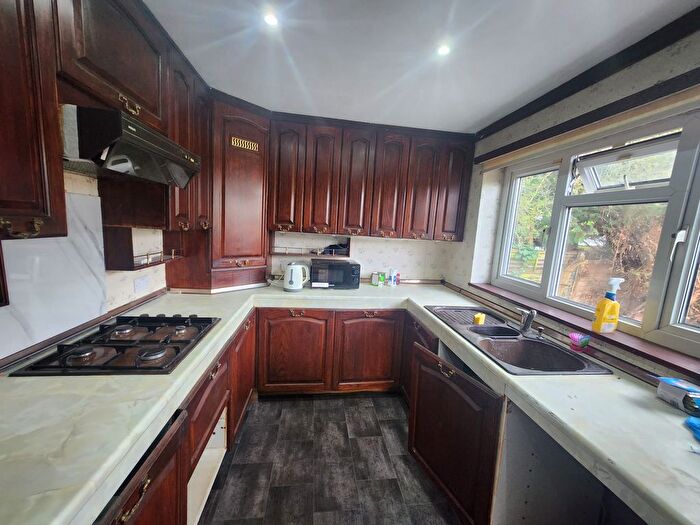 3 Bedroom Bungalow To Rent In Chase Cross Road, Romford, RM5