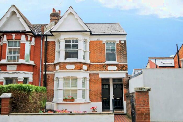 2 Bedroom Flat To Rent In Larden Road, London, W3