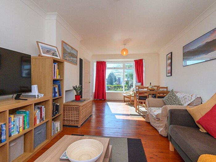 2 Bedroom Flat To Rent In Roundhay, LS8