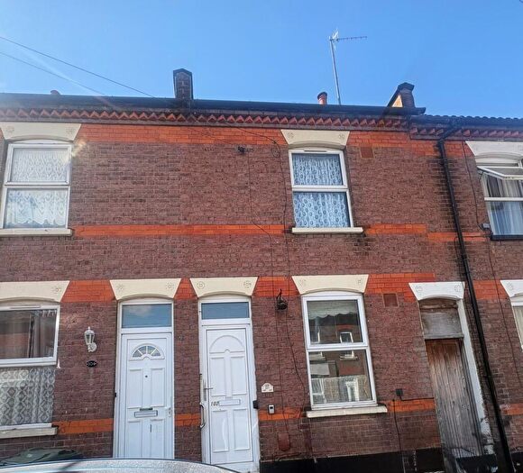 2 Bedroom Terraced House For Sale In Baker Street, Luton, LU1