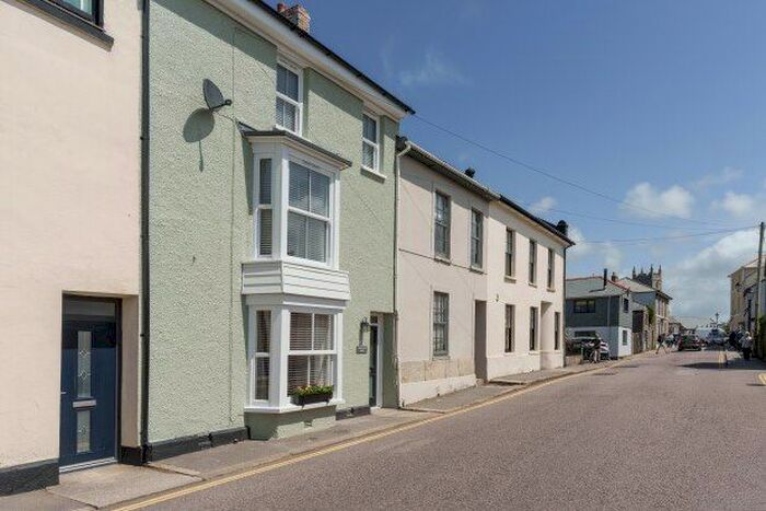 1 Bedroom Flat To Rent In Market Street, Penzance, TR19