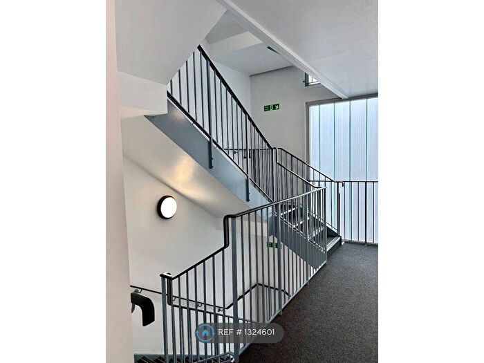 2 Bedroom Flat To Rent In Dunn Street, London, E8