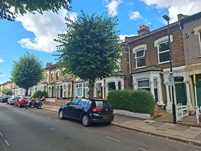 2 Bedroom Flat To Rent In The Avenue, London, N17