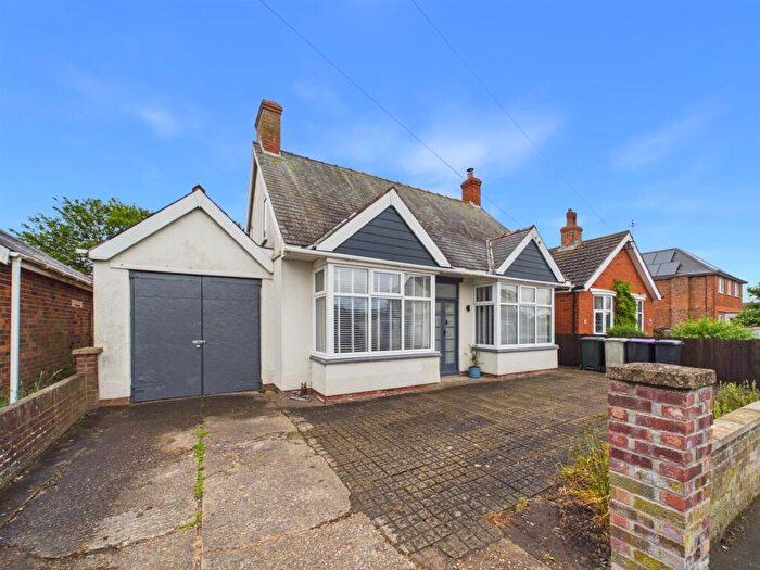 3 Bedroom Detached Bungalow For Sale In Golf Road, Mablethorpe, LN12