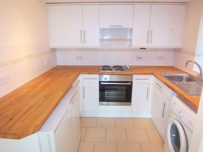 2 Bedroom Apartment To Rent In Princes Court, Dukes Avenue, New Malden, KT3