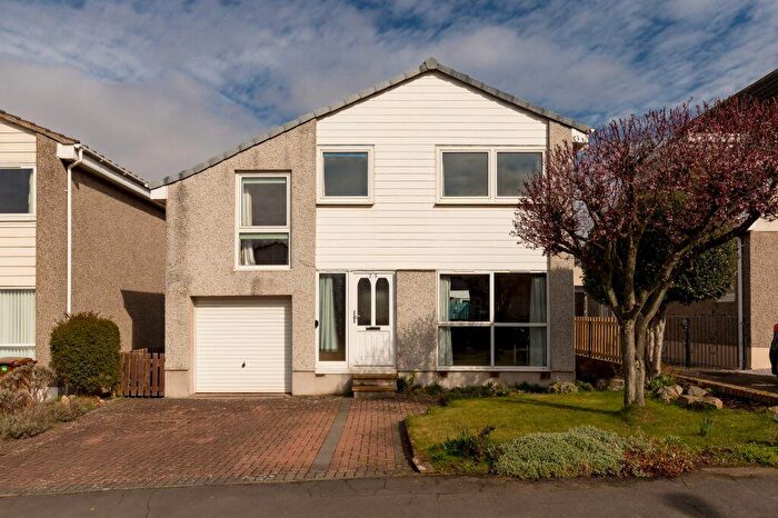 4 Bedroom Detached House For Sale In Buckstone Loan, Edinburgh, EH10
