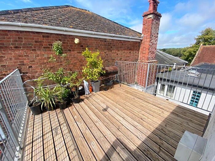 2 Bedroom Flat To Rent In Lugley Street, Newport, PO30