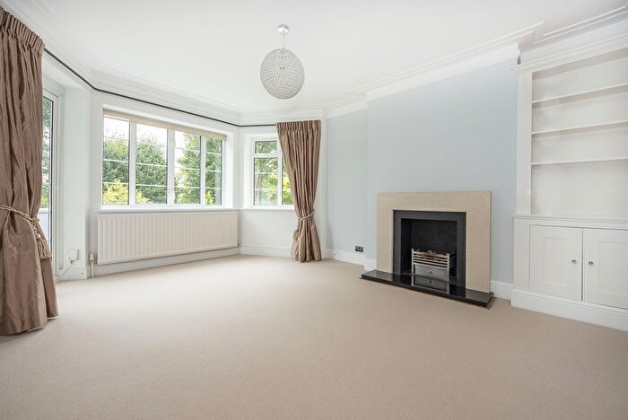 2 Bedroom Flat To Rent In Chester Close, Richmond, TW10