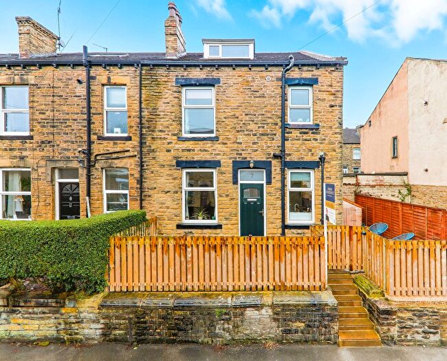 2 Bedroom End Of Terrace House For Sale In Higher Grange Road, Leeds, LS28
