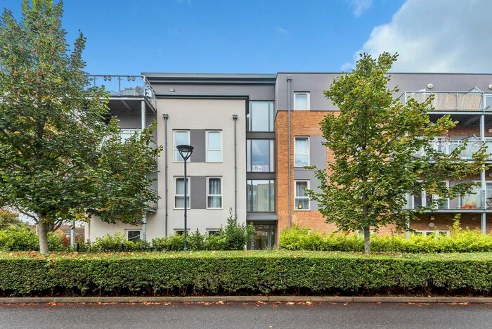 3 Bedroom Flat To Rent In Wintergreen Boulevard, West Drayton, UB7