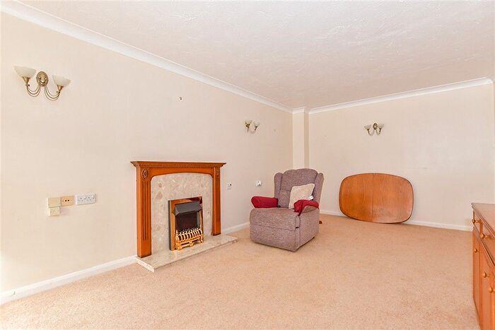 2 Bedroom Flat For Sale In Waterloo Road, Tonbridge, Kent, TN9