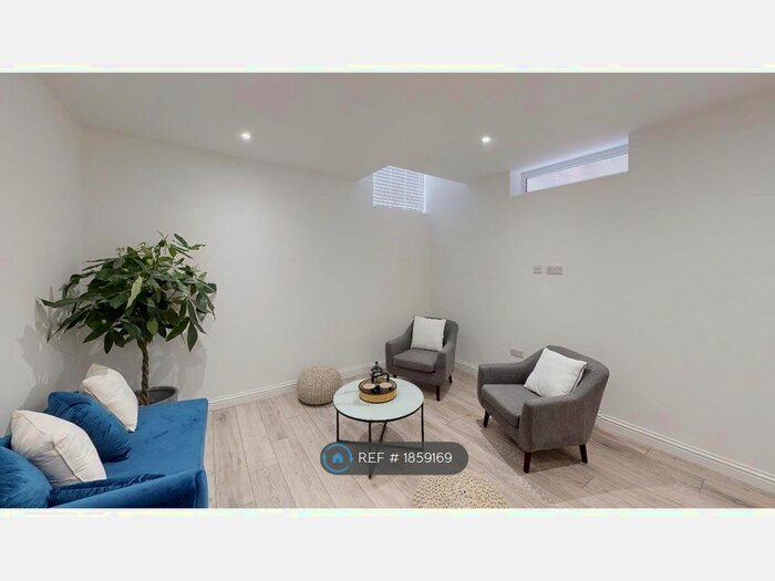 7 Bedroom Terraced House To Rent In Pains Road, Southsea, PO5