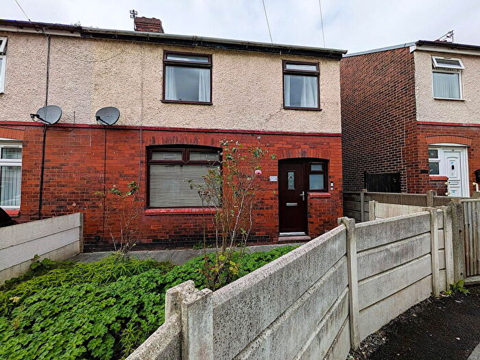 3 Bedroom Semi Detached House For Sale In Richmond Avenue, Chadderton, OL9