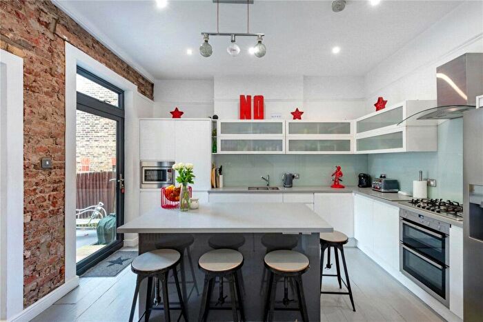 6 Bedroom Semi-Detached House To Rent In Thornlaw Road, West Norwood, London, SE27