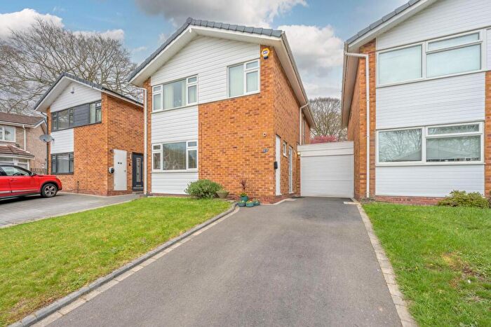 4 Bedroom Link Detached House For Sale In Niall Close, Birmingham, B15