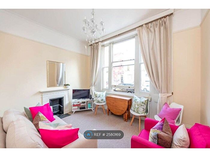 2 Bedroom Flat To Rent In Oakley Street, London, SW3
