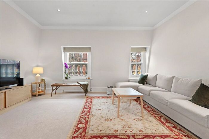 3 Bedroom Flat To Rent In Addison Road, Holland Park, London, W14