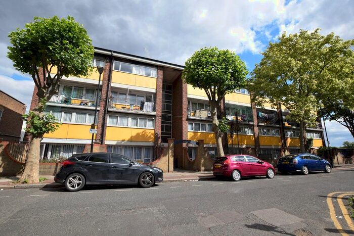 3 Bedroom Flat To Rent In Maud Road, Plaistow, E13