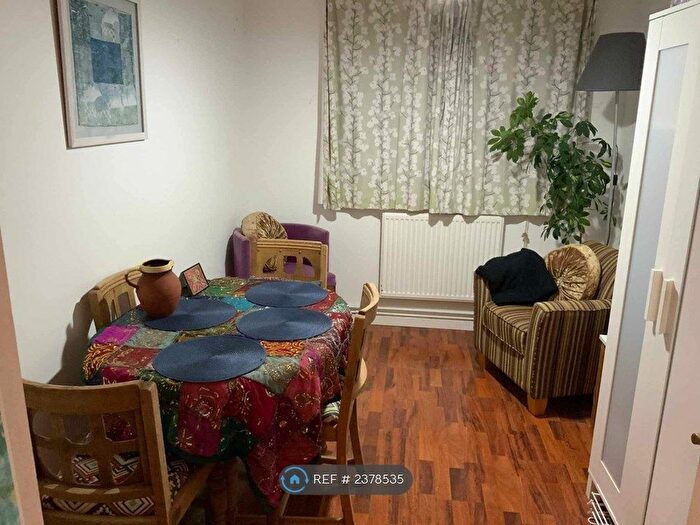 1 Bedroom Flat To Rent In Chater House, London, E2