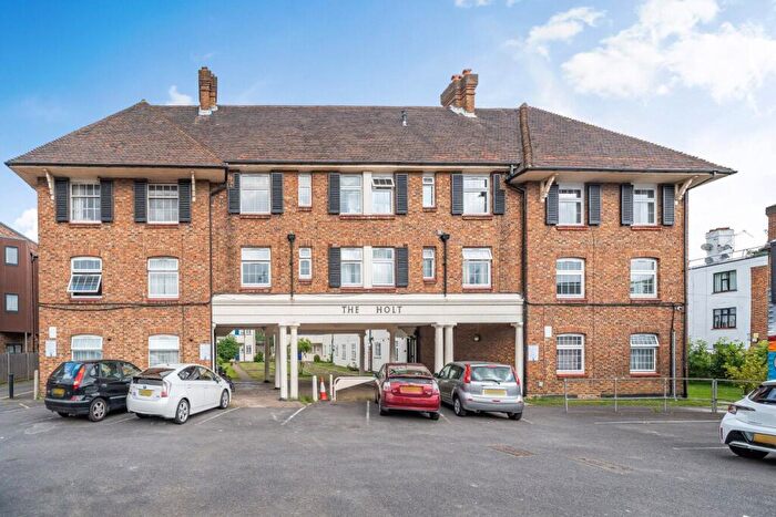 2 Bedroom Flat To Rent In The Holt, London Road, Morden, SM4