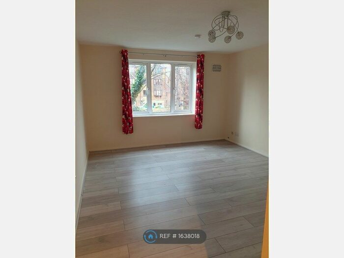 2 Bedroom Flat To Rent In Clowser Close, Sutton, SM1