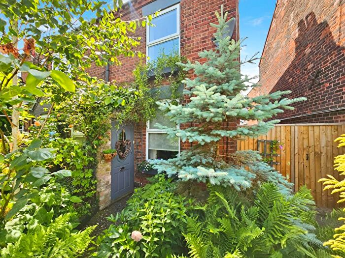 3 Bedroom Semi-Detached House For Sale In Shady Grove, Alsager, Stoke-on-trent, ST7