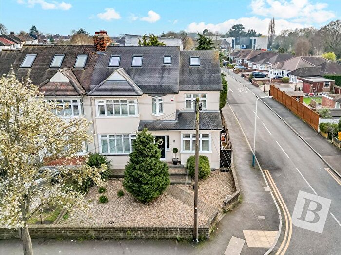 5 Bedroom Semi-Detached House For Sale In Southview Drive, Upminster, RM14